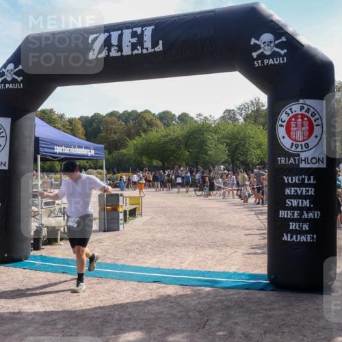 08.09.2024 - Stadtparktriathlon Luisa Fischer http://msf.ph/oto/7000730 08.09.2024 12:07:26 Ziel 524, 527 meine-sportfotos.de