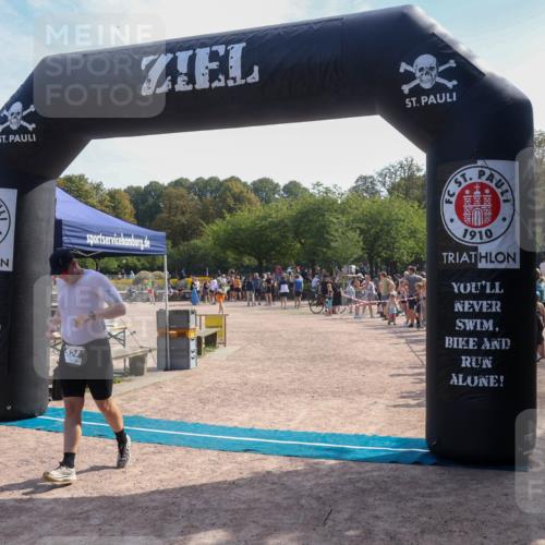 08.09.2024 - Stadtparktriathlon Luisa Fischer http://msf.ph/oto/7000736 08.09.2024 12:07:26 Ziel 524, 527 meine-sportfotos.de