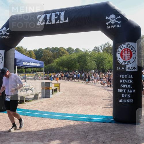 08.09.2024 - Stadtparktriathlon Luisa Fischer http://msf.ph/oto/7000741 08.09.2024 12:07:26 Ziel 524, 527 meine-sportfotos.de