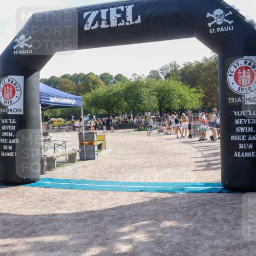 08.09.2024 - Stadtparktriathlon Luisa Fischer http://msf.ph/oto/7001180 08.09.2024 12:10:54 Ziel  meine-sportfotos.de