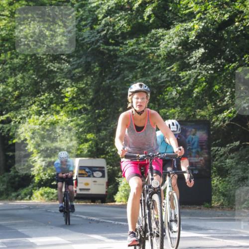 08.09.2024 - Stadtparktriathlon Zöllner http://msf.ph/oto/7001430 08.09.2024 11:09:30 Radfahren 393, 458, 478, 479, 484, 493, 535, 550 meine-sportfotos.de
