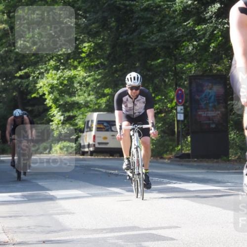 08.09.2024 - Stadtparktriathlon Zöllner http://msf.ph/oto/7001491 08.09.2024 11:09:34 Radfahren 393, 445, 458, 479, 484, 493, 535, 537, 550 meine-sportfotos.de