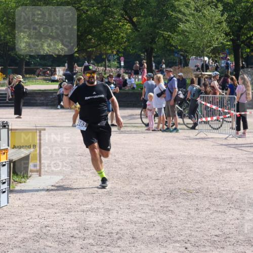 08.09.2024 - Stadtparktriathlon Luisa Fischer http://msf.ph/oto/7001500 08.09.2024 12:15:14 Ziel 463 meine-sportfotos.de