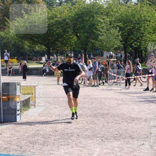 08.09.2024 - Stadtparktriathlon Luisa Fischer http://msf.ph/oto/7001514 08.09.2024 12:15:15 Ziel 463 meine-sportfotos.de