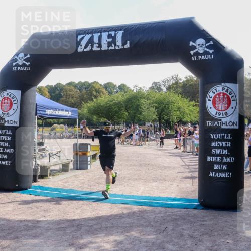 08.09.2024 - Stadtparktriathlon Luisa Fischer http://msf.ph/oto/7001534 08.09.2024 12:15:16 Ziel 463 meine-sportfotos.de