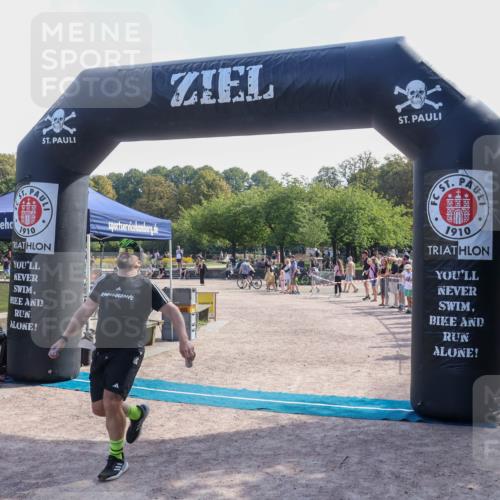 08.09.2024 - Stadtparktriathlon Luisa Fischer http://msf.ph/oto/7001564 08.09.2024 12:15:17 Ziel 463 meine-sportfotos.de