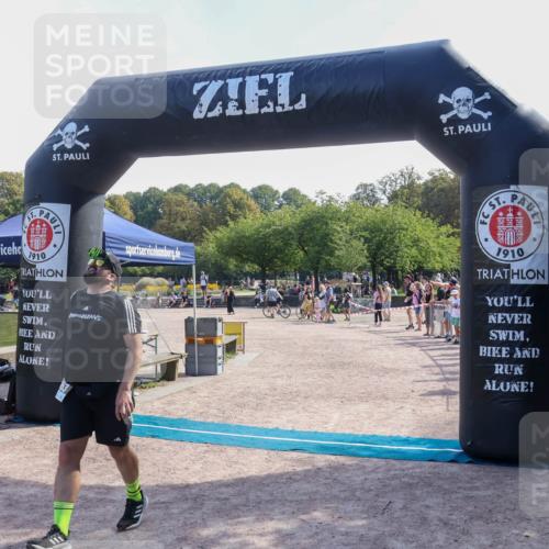 08.09.2024 - Stadtparktriathlon Luisa Fischer http://msf.ph/oto/7001568 08.09.2024 12:15:17 Ziel 463 meine-sportfotos.de