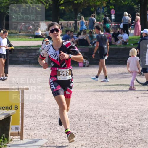 08.09.2024 - Stadtparktriathlon Luisa Fischer http://msf.ph/oto/7001632 08.09.2024 12:17:02 Ziel 592 meine-sportfotos.de
