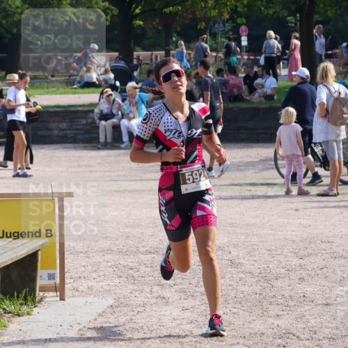 08.09.2024 - Stadtparktriathlon Luisa Fischer http://msf.ph/oto/7001636 08.09.2024 12:17:03 Ziel 592 meine-sportfotos.de