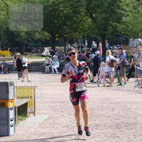 08.09.2024 - Stadtparktriathlon Luisa Fischer http://msf.ph/oto/7001647 08.09.2024 12:17:03 Ziel 592 meine-sportfotos.de