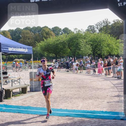 08.09.2024 - Stadtparktriathlon Luisa Fischer http://msf.ph/oto/7001667 08.09.2024 12:17:05 Ziel 592 meine-sportfotos.de