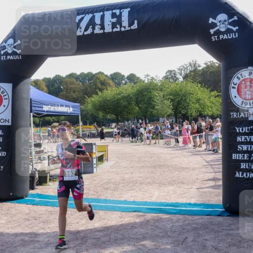 08.09.2024 - Stadtparktriathlon Luisa Fischer http://msf.ph/oto/7001675 08.09.2024 12:17:05 Ziel 592 meine-sportfotos.de