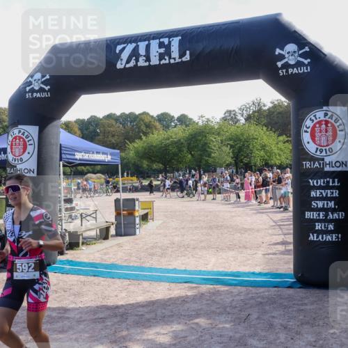 08.09.2024 - Stadtparktriathlon Luisa Fischer http://msf.ph/oto/7001686 08.09.2024 12:17:05 Ziel 592 meine-sportfotos.de