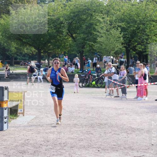 08.09.2024 - Stadtparktriathlon Luisa Fischer http://msf.ph/oto/7001695 08.09.2024 12:17:46 Ziel 574 meine-sportfotos.de