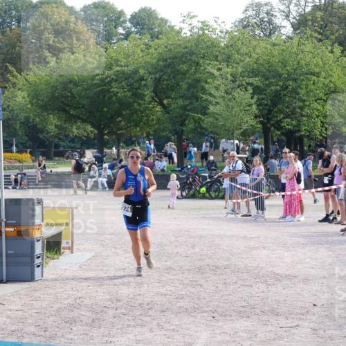 08.09.2024 - Stadtparktriathlon Luisa Fischer http://msf.ph/oto/7001700 08.09.2024 12:17:46 Ziel 574 meine-sportfotos.de