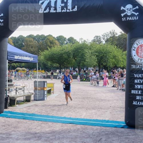 08.09.2024 - Stadtparktriathlon Luisa Fischer http://msf.ph/oto/7001708 08.09.2024 12:17:46 Ziel 574 meine-sportfotos.de