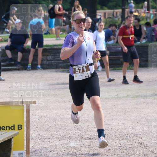08.09.2024 - Stadtparktriathlon Luisa Fischer http://msf.ph/oto/7001731 08.09.2024 12:18:41 Ziel 571 meine-sportfotos.de