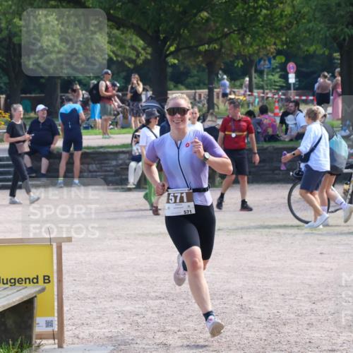 08.09.2024 - Stadtparktriathlon Luisa Fischer http://msf.ph/oto/7001734 08.09.2024 12:18:41 Ziel 571 meine-sportfotos.de