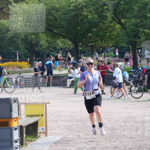 08.09.2024 - Stadtparktriathlon Luisa Fischer http://msf.ph/oto/7001739 08.09.2024 12:18:41 Ziel 571 meine-sportfotos.de
