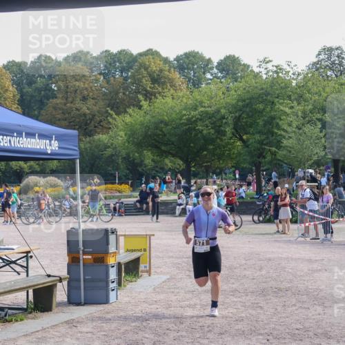 08.09.2024 - Stadtparktriathlon Luisa Fischer http://msf.ph/oto/7001750 08.09.2024 12:18:42 Ziel 571 meine-sportfotos.de