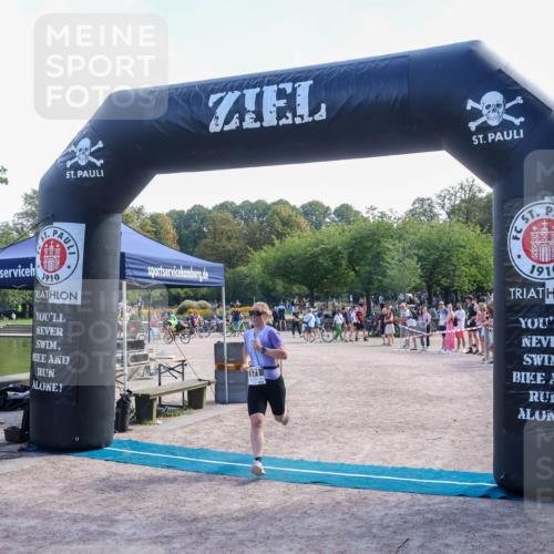 08.09.2024 - Stadtparktriathlon Luisa Fischer http://msf.ph/oto/7001766 08.09.2024 12:18:43 Ziel 571 meine-sportfotos.de