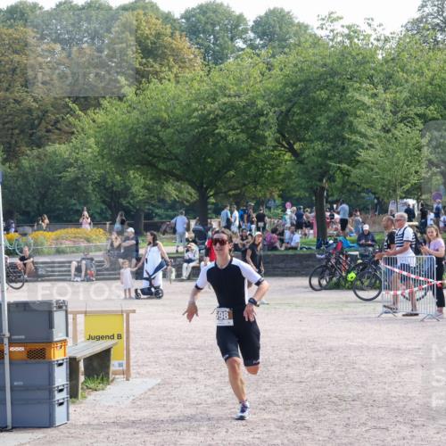 08.09.2024 - Stadtparktriathlon Luisa Fischer http://msf.ph/oto/7001987 08.09.2024 12:20:11 Ziel 598 meine-sportfotos.de