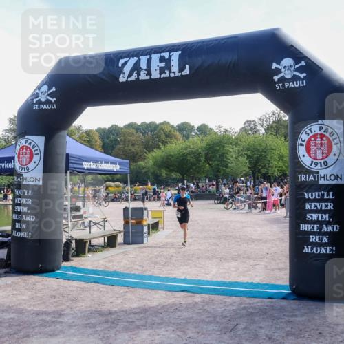 08.09.2024 - Stadtparktriathlon Luisa Fischer http://msf.ph/oto/7002062 08.09.2024 12:20:36 Ziel 642 meine-sportfotos.de