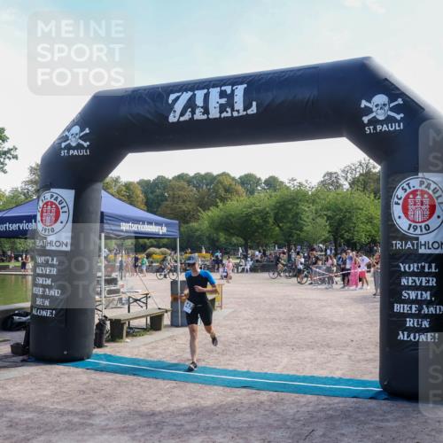08.09.2024 - Stadtparktriathlon Luisa Fischer http://msf.ph/oto/7002081 08.09.2024 12:20:37 Ziel 642 meine-sportfotos.de
