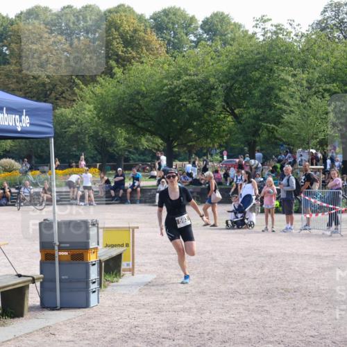 08.09.2024 - Stadtparktriathlon Luisa Fischer http://msf.ph/oto/7002105 08.09.2024 12:21:14 Ziel 593 meine-sportfotos.de
