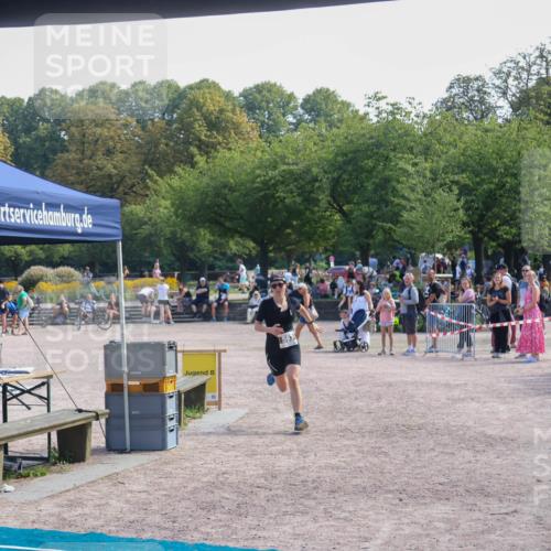 08.09.2024 - Stadtparktriathlon Luisa Fischer http://msf.ph/oto/7002111 08.09.2024 12:21:14 Ziel 593 meine-sportfotos.de