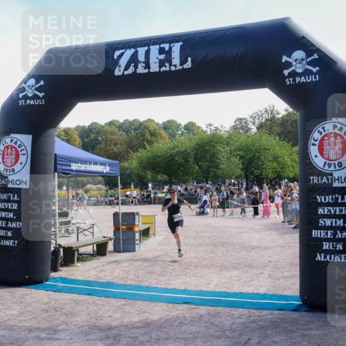 08.09.2024 - Stadtparktriathlon Luisa Fischer http://msf.ph/oto/7002122 08.09.2024 12:21:15 Ziel 593 meine-sportfotos.de