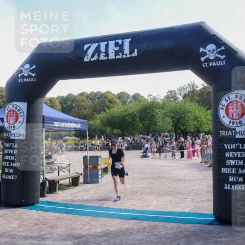 08.09.2024 - Stadtparktriathlon Luisa Fischer http://msf.ph/oto/7002129 08.09.2024 12:21:15 Ziel 593 meine-sportfotos.de
