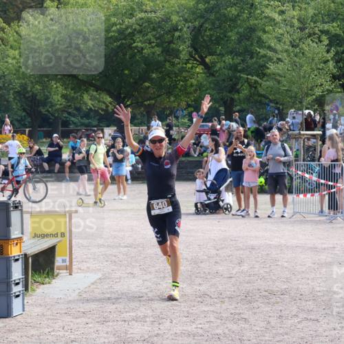 08.09.2024 - Stadtparktriathlon Luisa Fischer http://msf.ph/oto/7002168 08.09.2024 12:21:49 Ziel 640 meine-sportfotos.de