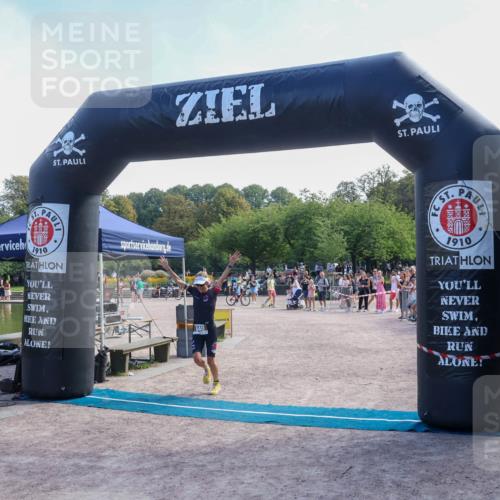 08.09.2024 - Stadtparktriathlon Luisa Fischer http://msf.ph/oto/7002208 08.09.2024 12:21:51 Ziel 640 meine-sportfotos.de