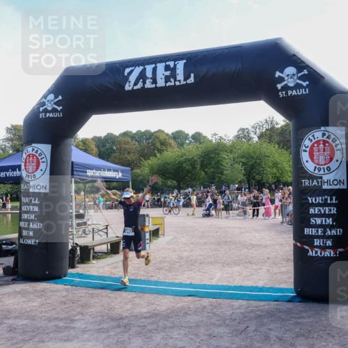 08.09.2024 - Stadtparktriathlon Luisa Fischer http://msf.ph/oto/7002215 08.09.2024 12:21:51 Ziel 640 meine-sportfotos.de