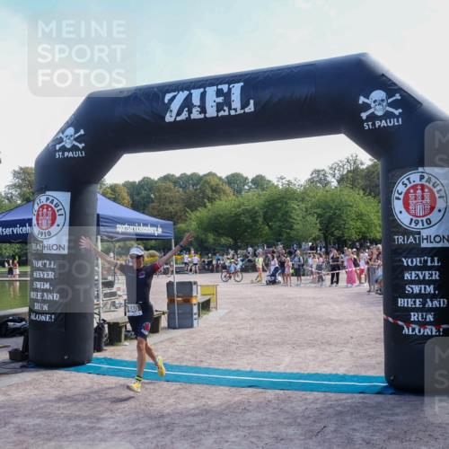 08.09.2024 - Stadtparktriathlon Luisa Fischer http://msf.ph/oto/7002224 08.09.2024 12:21:51 Ziel 640 meine-sportfotos.de