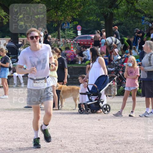08.09.2024 - Stadtparktriathlon Luisa Fischer http://msf.ph/oto/7002256 08.09.2024 12:22:34 Ziel 498 meine-sportfotos.de