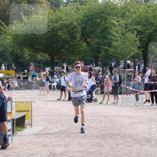 08.09.2024 - Stadtparktriathlon Luisa Fischer http://msf.ph/oto/7002283 08.09.2024 12:22:35 Ziel 498 meine-sportfotos.de