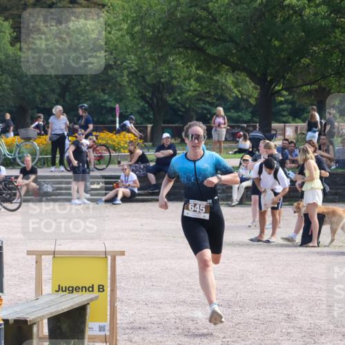 08.09.2024 - Stadtparktriathlon Luisa Fischer http://msf.ph/oto/7002372 08.09.2024 12:23:35 Ziel 645, 657 meine-sportfotos.de