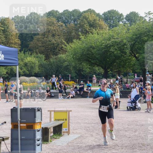 08.09.2024 - Stadtparktriathlon Luisa Fischer http://msf.ph/oto/7002391 08.09.2024 12:23:36 Ziel 645, 657 meine-sportfotos.de