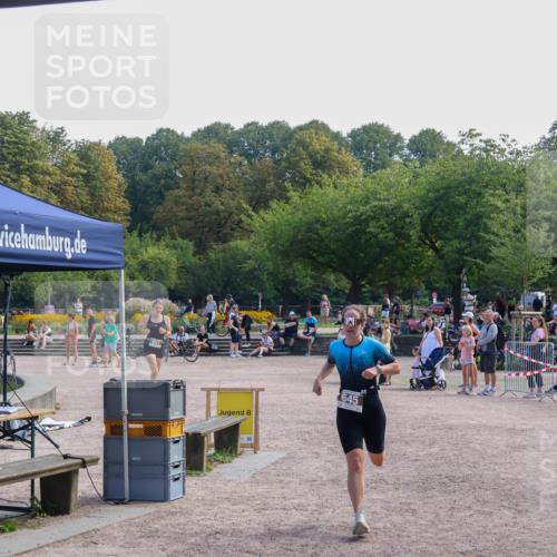 08.09.2024 - Stadtparktriathlon Luisa Fischer http://msf.ph/oto/7002400 08.09.2024 12:23:37 Ziel 645, 657 meine-sportfotos.de