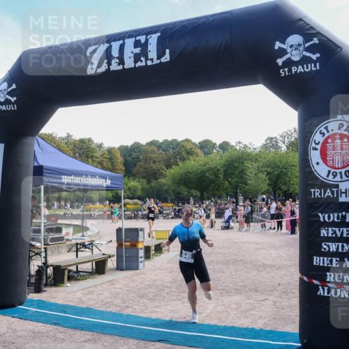 08.09.2024 - Stadtparktriathlon Luisa Fischer http://msf.ph/oto/7002413 08.09.2024 12:23:37 Ziel 645, 657 meine-sportfotos.de