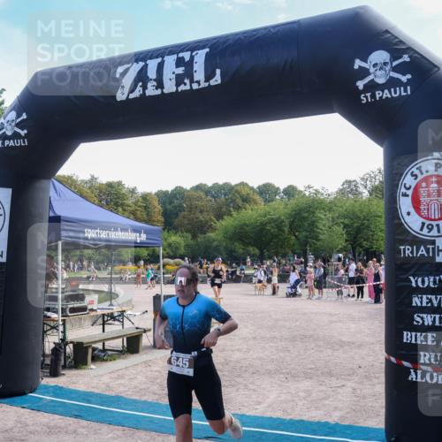 08.09.2024 - Stadtparktriathlon Luisa Fischer http://msf.ph/oto/7002422 08.09.2024 12:23:38 Ziel 645, 657 meine-sportfotos.de