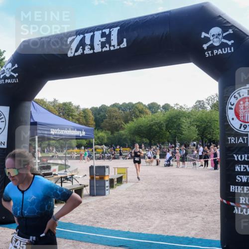 08.09.2024 - Stadtparktriathlon Luisa Fischer http://msf.ph/oto/7002429 08.09.2024 12:23:39 Ziel 645, 657 meine-sportfotos.de