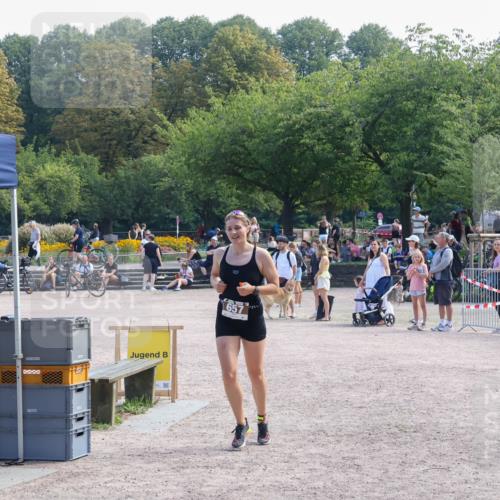 08.09.2024 - Stadtparktriathlon Luisa Fischer http://msf.ph/oto/7002433 08.09.2024 12:23:40 Ziel 645, 657 meine-sportfotos.de