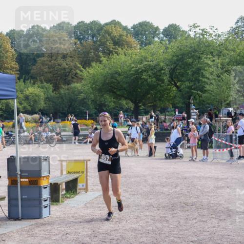 08.09.2024 - Stadtparktriathlon Luisa Fischer http://msf.ph/oto/7002441 08.09.2024 12:23:41 Ziel 645, 657 meine-sportfotos.de