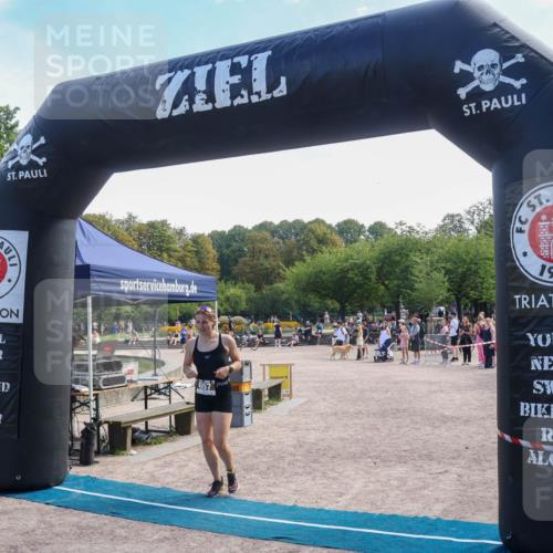 08.09.2024 - Stadtparktriathlon Luisa Fischer http://msf.ph/oto/7002459 08.09.2024 12:23:42 Ziel 645, 657 meine-sportfotos.de