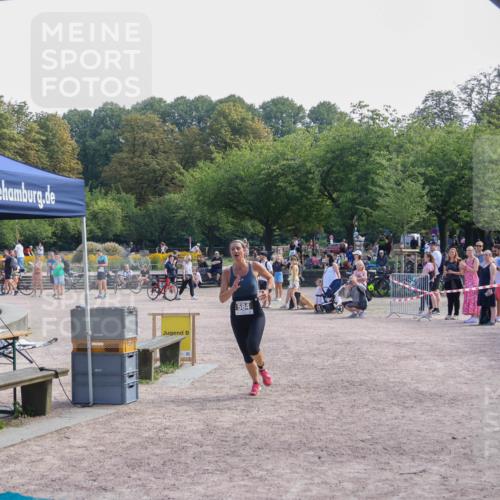 08.09.2024 - Stadtparktriathlon Luisa Fischer http://msf.ph/oto/7002489 08.09.2024 12:24:00 Ziel 584 meine-sportfotos.de