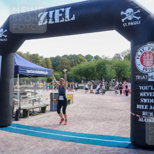 08.09.2024 - Stadtparktriathlon Luisa Fischer http://msf.ph/oto/7002515 08.09.2024 12:24:01 Ziel 584 meine-sportfotos.de