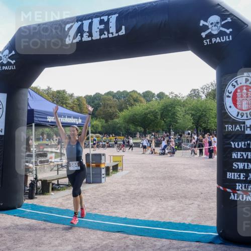 08.09.2024 - Stadtparktriathlon Luisa Fischer http://msf.ph/oto/7002526 08.09.2024 12:24:01 Ziel 584 meine-sportfotos.de